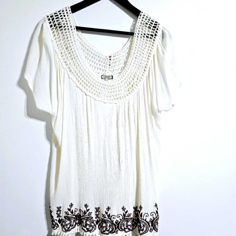 Eyeshadow 1X Cream Embroider Red Floral Accented Pullover Scoop Neck Blouse